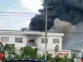 Long An: Cháy lớn kéo dài trong khu công nghiệp Hải Sơn