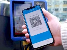 Vì sao nên thận trọng quét mã QR nơi công cộng?