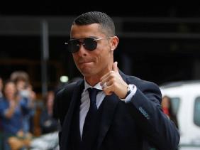 Ronaldo nhận được đề nghị 7.000 tỷ từ Ả Rập Xê Út
