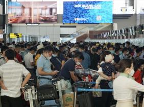 Sân bay Nội Bài "căn" 12 khung giờ cao điểm đón 73.000 lượt hành khách