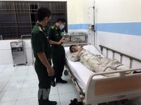 Đã cứu được 9 thuyền viên tàu hàng Trung Quốc bị ngộ độc trên biển