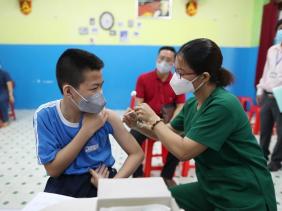 Sở GD&ĐT TP.HCM chỉ đạo tăng cường tiêm vắc-xin ngừa COVID-19 cho học sinh