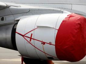 Nhân viên sân bay Mỹ tử nạn vì bị hút vào động cơ máy bay