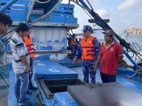 Tạm giữ tàu chở 60.000 lít dầu DO không rõ nguồn gốc