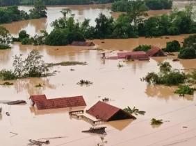 Miền Bắc: Nước lũ đang dồn về hạ lưu