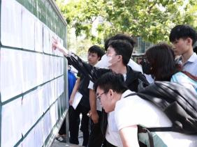 Dự kiến điểm chuẩn đại học 2025: Nơi 29 điểm vẫn lo trượt, chỗ 24 điểm rộng cửa chào đón
