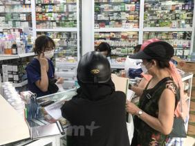 Hà Nội: Số ca COVID-19 tăng, kit test, thuốc cảm cúm 'nóng' trở lại