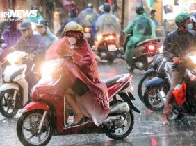 Miền Bắc sắp đón không khí lạnh, thời tiết từ oi nóng chuyển mưa dông
