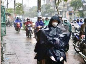 Rãnh áp thấp dịch lên miền Trung, Nam Bộ đỡ mưa