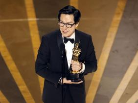 Oscar 2023: Quan Kế Huy đoạt tượng vàng cho Nam phụ xuất sắc