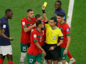 Morocco bị Pháp đánh bại 2-0, kiện trọng tài bắt chính