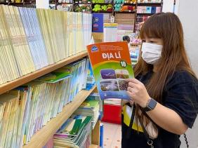 “Đỏ mắt” tìm mua sách giáo khoa
