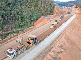 Nhà thầu giao thông đối mặt khó khăn kép, gỡ cách nào?