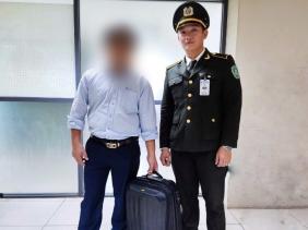 Nhân viên hàng không trao trả 500 triệu đồng hành khách bỏ quên