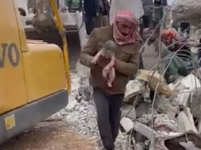 Người phụ nữ sinh con ngay giữa đống đổ nát trận động đất Thổ Nhĩ Kỳ - Syria
