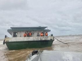 Khẩn trương ứng cứu, ứng phó sự cố tràn dầu của tàu Hà An 01 trên biển Thái Bình