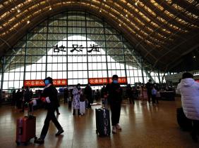 EU khuyến nghị xét nghiệm COVID-19 với hành khách từ Trung Quốc