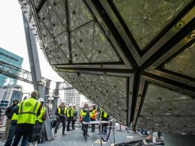 Mỹ: Quả cầu ánh sáng gắn 'Món quà yêu thương' chuẩn bị đón Giao thừa