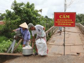 Nghe tin trúng đấu giá sắt phế liệu cầu Sáu Chiếm, chủ doanh nghiệp... làm đơn tố giác
