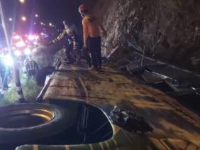 Tai nạn xe buýt nghiêm trọng ở Thái Lan, 43 người thương vong