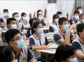 Ám ảnh khoa cử, Trung Quốc giảm tải, cấm dạy thêm vì lợi nhuận
