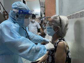 Chuyên gia dự báo TP.HCM sẽ có đợt sóng 'nhỏ nhỏ' Covid-19