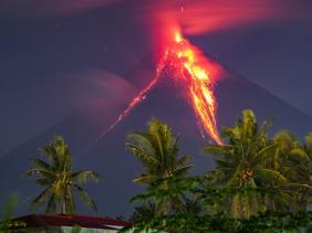 Philippines cảnh báo nguy cơ phun trào một trong các núi lửa hoạt động mạnh nhất