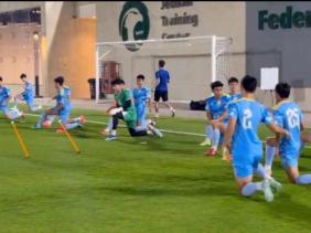 Thầy trò ông Kim Sang-sik tập buổi đầu tiên ở Saudi Arabia, đặt mục tiêu có điểm ngày ra quân VCK U23 châu Á