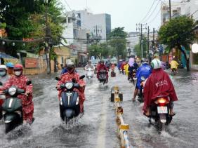 'Cơn bão mini' do xung đột thời tiết gây mưa rất to ở TP.HCM và Đông Nam Bộ