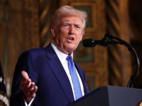 Tổng thống Trump ra lệnh sa thải toàn bộ công tố viên dưới thời ông Biden