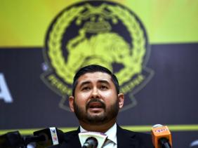 Bóng đá Malaysia nhận loạt tin sốc, bỗng nhiên... hết sạch tiền