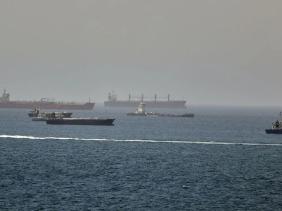 Mỹ, Iran cùng tuyên bố kiểm soát eo biển Hormuz