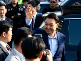 Ông Yoon Suk Yeol hầu tòa hình sự