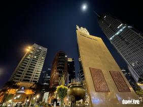 Cung thỉnh lư hương về tượng Đức thánh Trần Hưng Đạo