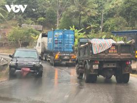 Xảy ra nhiều tai nạn trên Quốc lộ 6 do đường trơn trượt