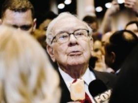 Warren Buffett trở lại top 5 người giàu nhất thế giới