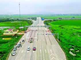 Ngày đầu thu phí 5 tuyến cao tốc Nhà nước đầu tư: Lượng xe có giảm?