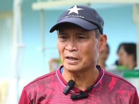 Các cầu thủ đội tuyển nữ Việt Nam được sử dụng thêm nước dinh dưỡng ở các buổi tập nắng nóng. Hiện nay, đội tuyển nữ Việt Nam chưa có bác sĩ để định lượng ăn uống. Dù vậy, ít nhiều thì nhà bếp đã cung cấp tương đối chất lượng bữa ăn như thịt gà, thịt bò 2 bữa/tuần, buổi sáng sẽ sử dụng thêm trứng vịt lộn. Chế độ của cầu thủ đội tuyển nữ Việt Nam được nâng lên mức 1triệu đồng/ngày (không tính chủ nhật). Nói về chuyên môn của đội tuyển nữ Việt Nam, HLV Mai Đức Chung khẳng định: "Tuỳ vào từng đối thủ để chún