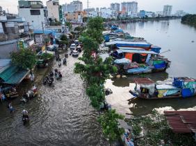 TP.HCM có mưa lớn ảnh hưởng bão Kalmaegi, triều cường gây ngập nặng nhiều phường
