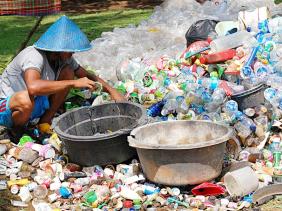 Indonesia tuyên chiến với rác thải nhựa
