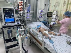 TP.HCM: Nhiều trẻ mắc tay chân miệng nặng phải thở máy, lọc máu sau 3 ngày sốt