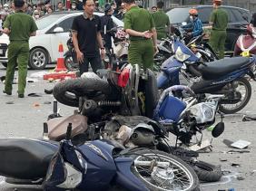 Vụ ô tô tông 17 xe máy ở Hà Nội: Đang giám định thương tật các nạn nhân