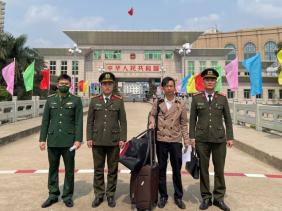 Trục xuất một người nước ngoài nhập cảnh sai quy định qua Cửa khẩu quốc tế Móng Cái