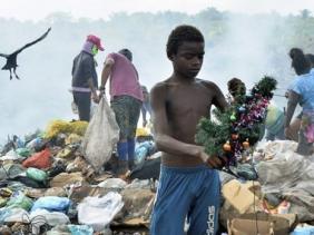 bức ảnh chân thực làm thay đổi cuộc đời cậu bé nhặt rác ở Brazil