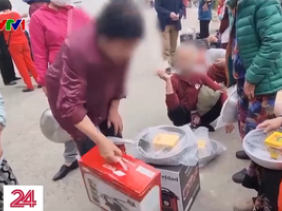 "Bẫy" quà tặng cho người cao tuổi: Cơ quan chức năng cần phải ngăn chặn
