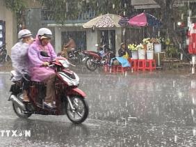 Cảnh báo mưa dông ở Hà Nội, Bắc Bộ có nơi mưa trên 80mm