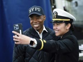 Đặc vụ FBI tịch thu điện thoại của Thị trưởng New York trong điều tra tham nhũng