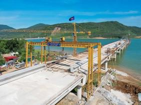 Tăng tốc thi công cầu vượt hồ Yên Mỹ trên cao tốc bắc-nam