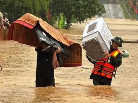 Bão số 4 tan trên biển, miền Trung khả năng mưa lớn kéo dài 10 ngày