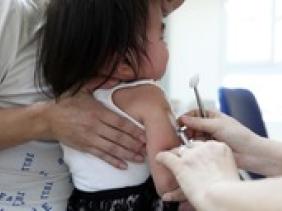 Cuối tháng 6 có vắc xin '5 trong 1' tiêm chủng mở rộng